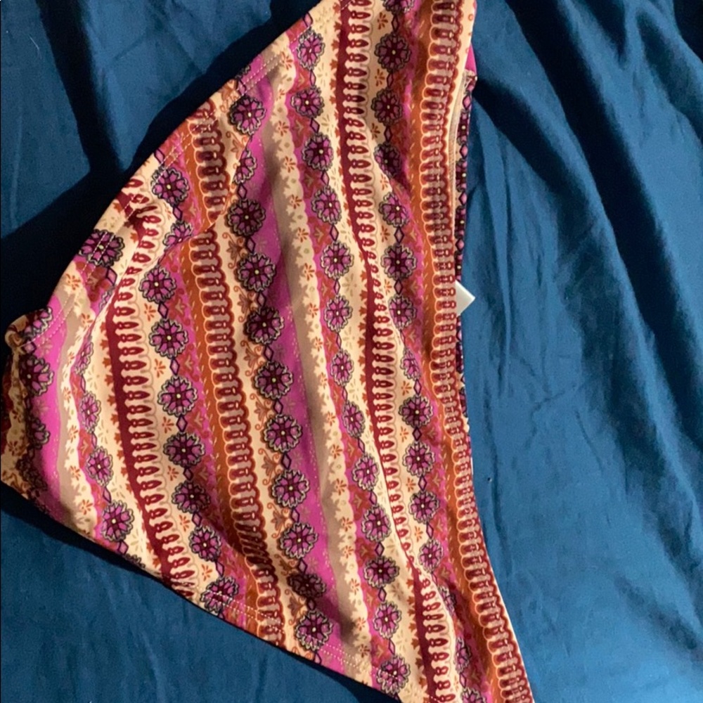 Bikini - Picture 2 of 2